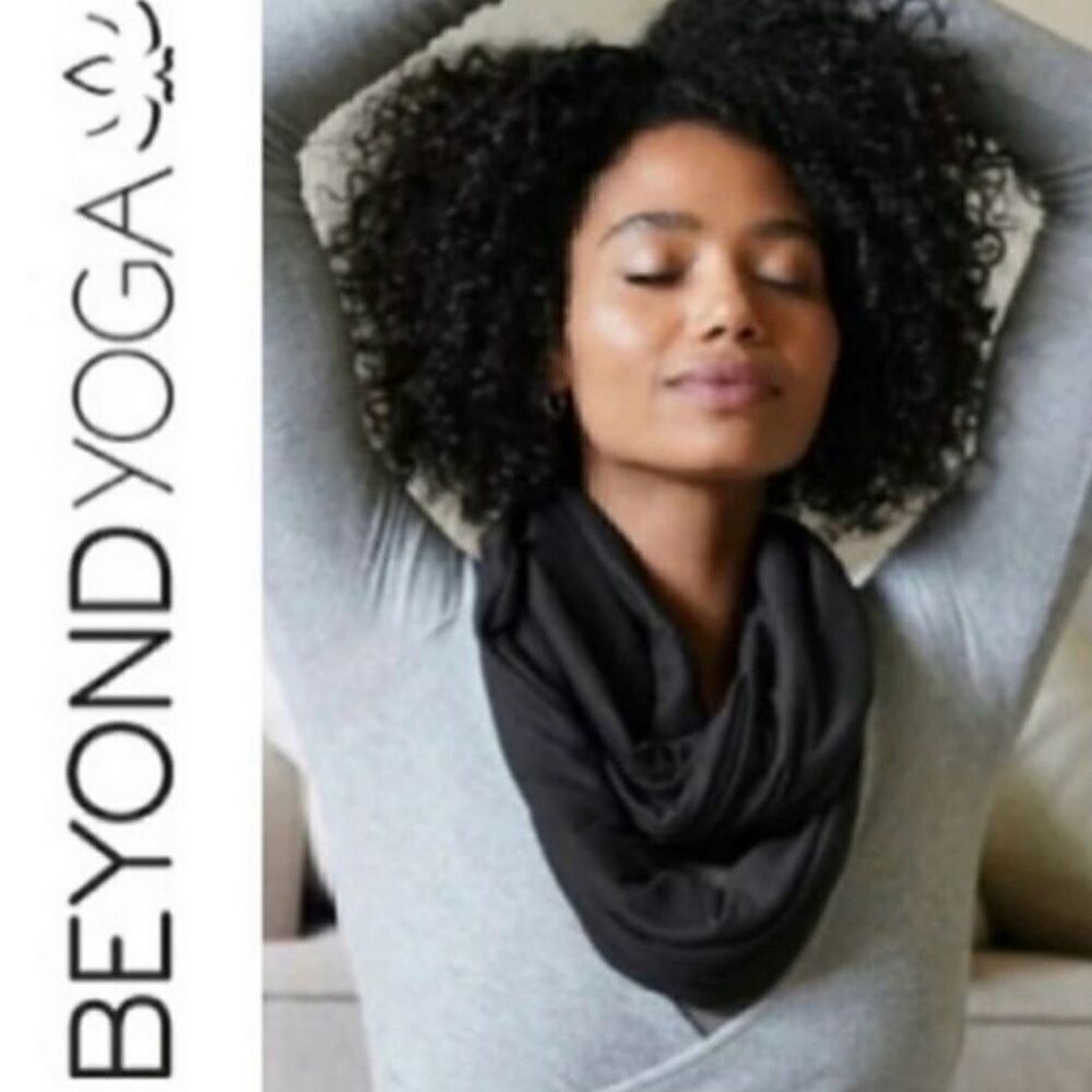 Beyond Yoga Pocket Infinity Scarf Black Very Soft Lightweight Durable NEW